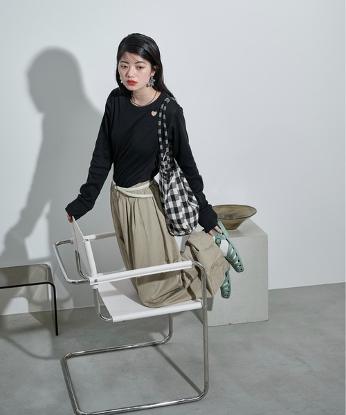 THE YOn（ザヨン）の「ハートパンチングリブロンT（Tシャツ/カットソー・レディース・イエロー/ブラウン/ブラック/オフホワイト・FREE）」の18枚目の写真