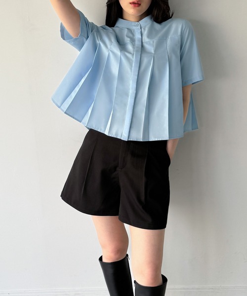 junoah(ジュノア)の「スタンドカラープリーツ半袖ショートシャツ(シャツ/ブラウス・レディース・ブルー/ブラック/ホワイト・LARGE/MEDIUM/SMALL)」の3枚目の写真