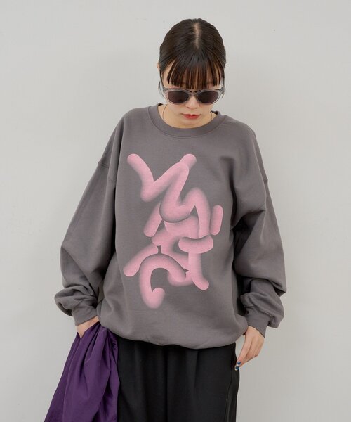 WHIMSIC（ウィムジック）の「【WHIMSIC】フローイング ロゴ シルクスクリーン スウェットプルオーバー（Tシャツ/カットソー・レディース・ピンク/チャコールグレー/ブルー・2/1）」の15枚目の写真