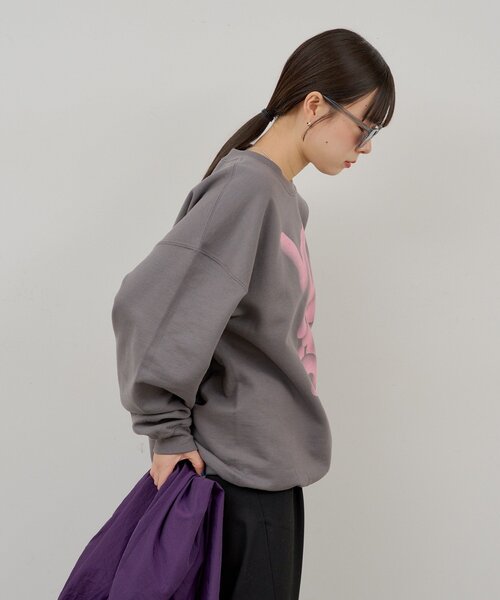 WHIMSIC（ウィムジック）の「【WHIMSIC】フローイング ロゴ シルクスクリーン スウェットプルオーバー（Tシャツ/カットソー・レディース・ピンク/チャコールグレー/ブルー・2/1）」の16枚目の写真