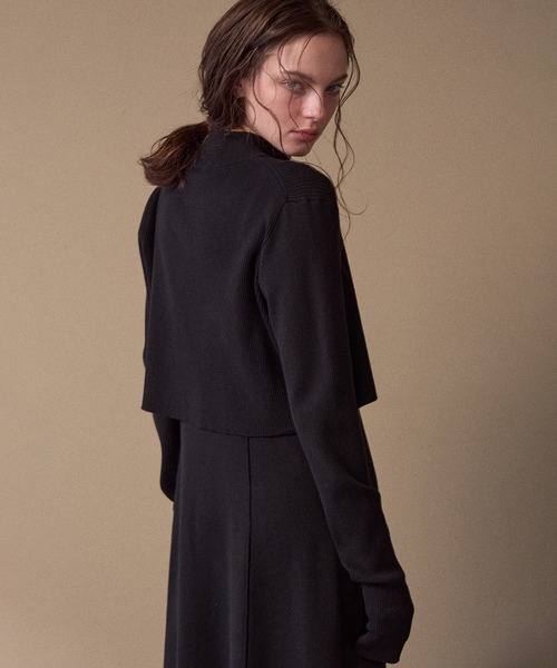 MIELI INVARIANT（ミエリインヴァリアント）の「Layer Cape Ensemble Dress（ワンピース・レディース・ブラック/カーキオリーブ/モカ・FREE）」の18枚目の写真