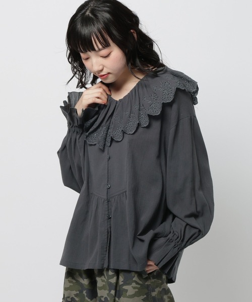 niko and...(ニコアンド)の「スカラップレースブラウス(シャツ/ブラウス・レディース・イエロー/チャコール/オフホワイト・FREE)」の1枚目の写真