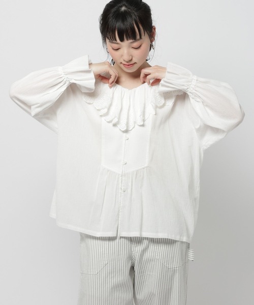 niko and...(ニコアンド)の「スカラップレースブラウス(シャツ/ブラウス・レディース・イエロー/チャコール/オフホワイト・FREE)」の6枚目の写真