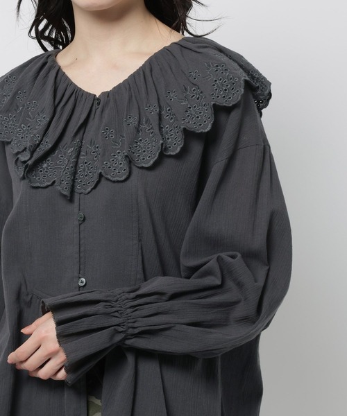 niko and...(ニコアンド)の「スカラップレースブラウス(シャツ/ブラウス・レディース・イエロー/チャコール/オフホワイト・FREE)」の18枚目の写真