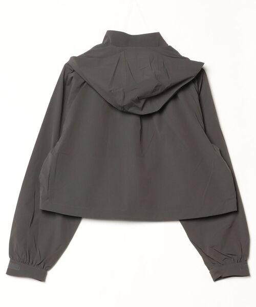 NEW BALANCE(ニューバランス)の「NB GREY クロップドジャケット(ナイロンジャケット・レディース・スミクロ/ライトグレー・SMALL/MEDIUM/LARGE/X-LARGE)」の15枚目の写真
