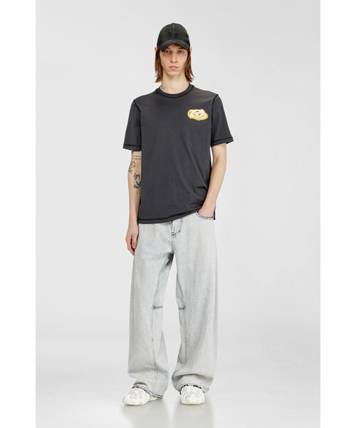 DIESEL(ディーゼル)の「メンズ Tシャツ T-ADJUST-V7(Tシャツ/カットソー・メンズ・ライトインディゴブルー/チャコールグレー・MEDIUM/LARGE/SMALL/X-LARGE/X-SMALL/XXX-LARGE/XX-LARGE)」の6枚目の写真
