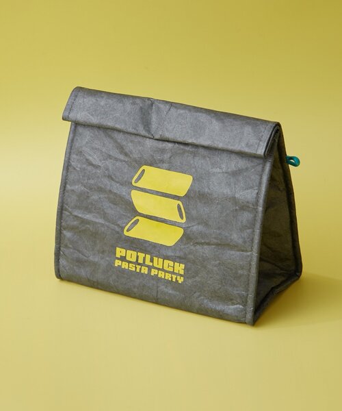 BIRTHDAY BAR(バースデイバー)の「【クリエイター「FLINT MASON」× BIRTHDAY BAR 初コラボ!】POTLUCK PASTA PARTY保冷バッグ(お弁当箱・レディース・ダークグレー/ベージュ・0)」の7枚目の写真