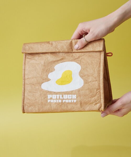 BIRTHDAY BAR(バースデイバー)の「【クリエイター「FLINT MASON」× BIRTHDAY BAR 初コラボ!】POTLUCK PASTA PARTY保冷バッグ(お弁当箱・レディース・ダークグレー/ベージュ・0)」の11枚目の写真