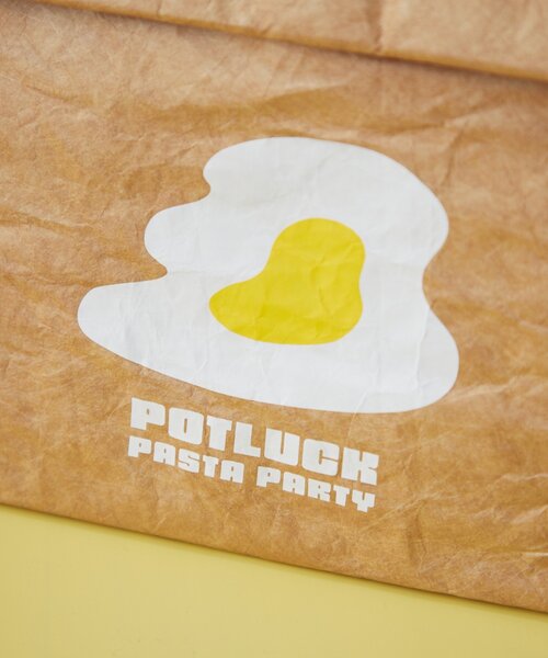 BIRTHDAY BAR(バースデイバー)の「【クリエイター「FLINT MASON」× BIRTHDAY BAR 初コラボ!】POTLUCK PASTA PARTY保冷バッグ(お弁当箱・レディース・ダークグレー/ベージュ・0)」の16枚目の写真