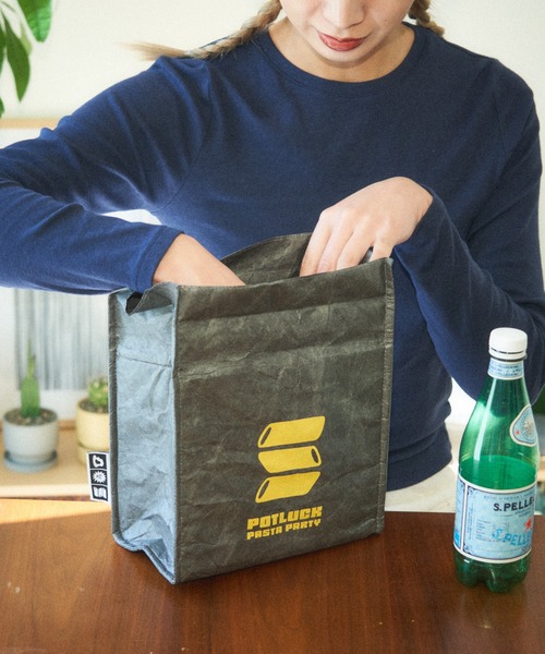 BIRTHDAY BAR(バースデイバー)の「【クリエイター「FLINT MASON」× BIRTHDAY BAR 初コラボ!】POTLUCK PASTA PARTY保冷バッグ(お弁当箱・レディース・ダークグレー/ベージュ・0)」の5枚目の写真