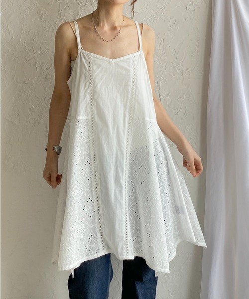 She's Closet(シーズクローゼット)の「アシンメトリー ロング丈 刺繍 カットワークレースキャミソール チュニック(キャミソール・レディース・ホワイト/ブラック・FREE)」の1枚目の写真