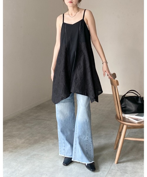 She's Closet(シーズクローゼット)の「アシンメトリー ロング丈 刺繍 カットワークレースキャミソール チュニック(キャミソール・レディース・ホワイト/ブラック・FREE)」の9枚目の写真