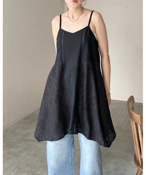 She's Closet(シーズクローゼット)の「アシンメトリー ロング丈 刺繍 カットワークレースキャミソール チュニック(キャミソール・レディース・ホワイト/ブラック・FREE)」の11枚目の写真