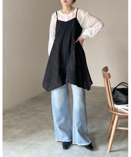 She's Closet(シーズクローゼット)の「アシンメトリー ロング丈 刺繍 カットワークレースキャミソール チュニック(キャミソール・レディース・ホワイト/ブラック・FREE)」の15枚目の写真