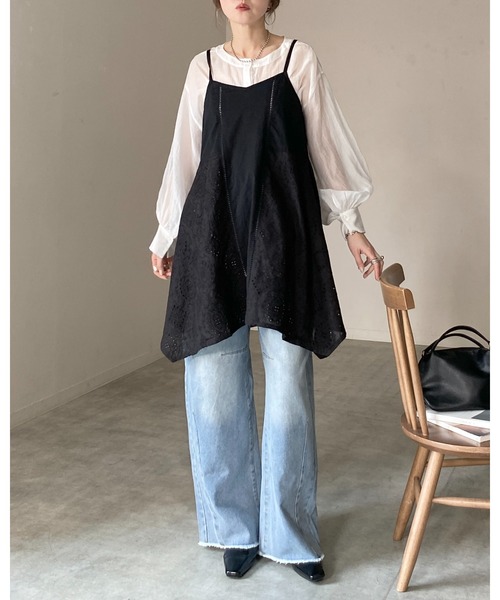 She's Closet(シーズクローゼット)の「アシンメトリー ロング丈 刺繍 カットワークレースキャミソール チュニック(キャミソール・レディース・ホワイト/ブラック・FREE)」の21枚目の写真