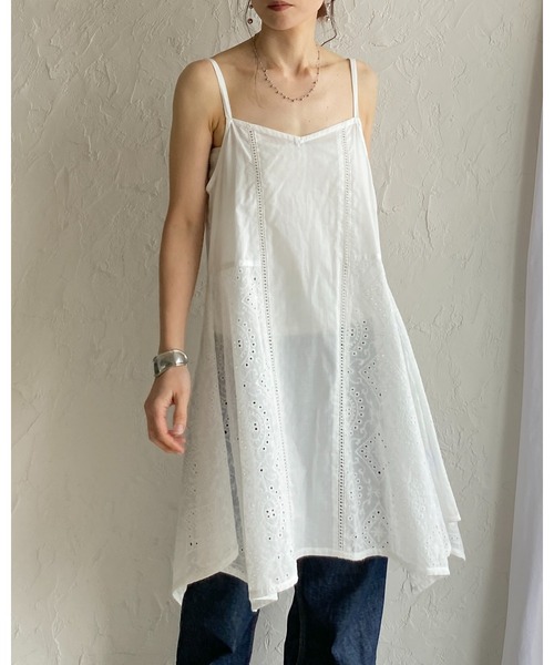 She's Closet(シーズクローゼット)の「アシンメトリー ロング丈 刺繍 カットワークレースキャミソール チュニック(キャミソール・レディース・ホワイト/ブラック・FREE)」の22枚目の写真