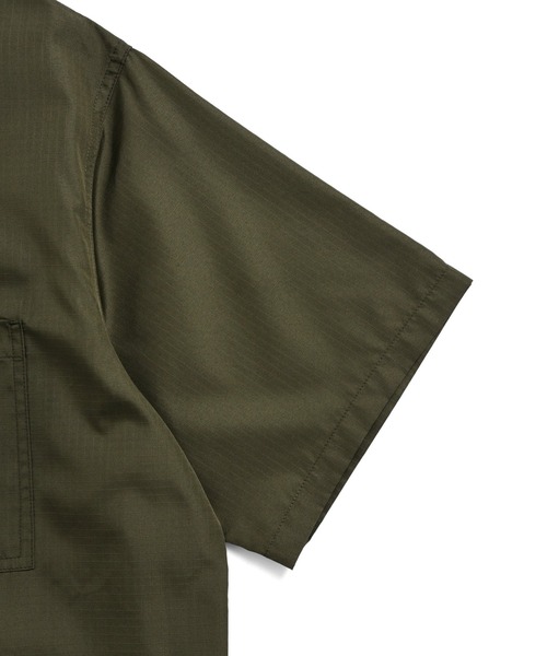 TAION(タイオン)の「【TAION(タイオン)】〈ユニセックス〉ノンダウン ミリタリー ボタンスリット ハーフスリーブ シャツ(シャツ/ブラウス・メンズ・ブラック/オフホワイト/ダークオリーブ/インディゴブルー/ライトインディゴブルー/ダークネイビー・2XL/XL/L/M/S)」の10枚目の写真