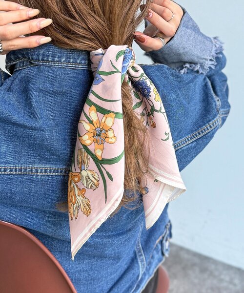CPCM(シーピーシーエム)の「花柄スカーフ(マフラー・レディース・ネイビー/ピンク・FREE)」の2枚目の写真