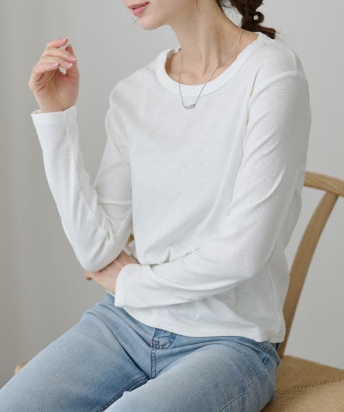 DAYRA(デイラ)の「ソリッドカラー ラウンドネック ベーシック 長袖 プルオーバー(Tシャツ/カットソー・レディース・ベージュ/チャコールグレー/ホワイト/ブラック/グレー・FREE)」の2枚目の写真