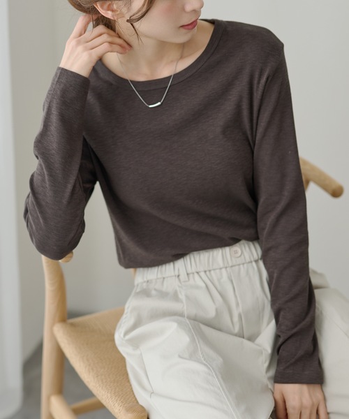 DAYRA(デイラ)の「ソリッドカラー ラウンドネック ベーシック 長袖 プルオーバー(Tシャツ/カットソー・レディース・ベージュ/チャコールグレー/ホワイト/ブラック/グレー・FREE)」の3枚目の写真