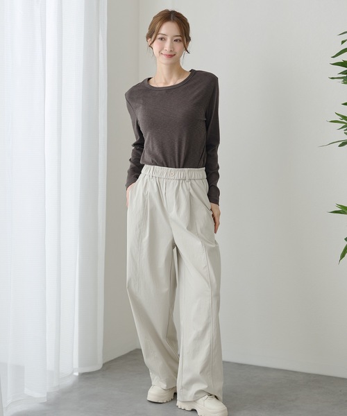 DAYRA(デイラ)の「ソリッドカラー ラウンドネック ベーシック 長袖 プルオーバー(Tシャツ/カットソー・レディース・ベージュ/チャコールグレー/ホワイト/ブラック/グレー・FREE)」の11枚目の写真