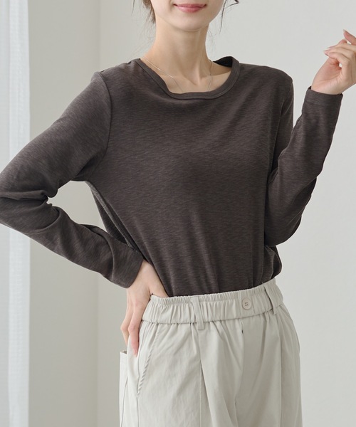 DAYRA(デイラ)の「ソリッドカラー ラウンドネック ベーシック 長袖 プルオーバー(Tシャツ/カットソー・レディース・ベージュ/チャコールグレー/ホワイト/ブラック/グレー・FREE)」の12枚目の写真