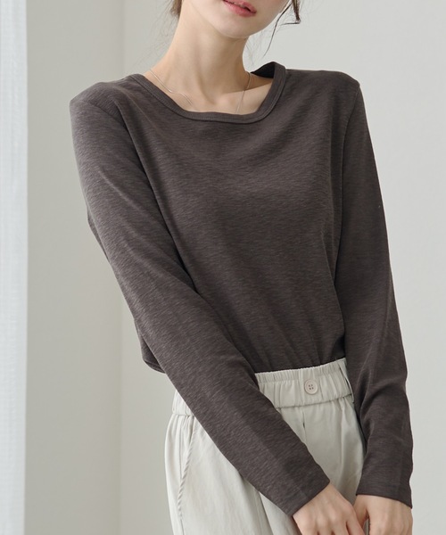 DAYRA(デイラ)の「ソリッドカラー ラウンドネック ベーシック 長袖 プルオーバー(Tシャツ/カットソー・レディース・ベージュ/チャコールグレー/ホワイト/ブラック/グレー・FREE)」の13枚目の写真