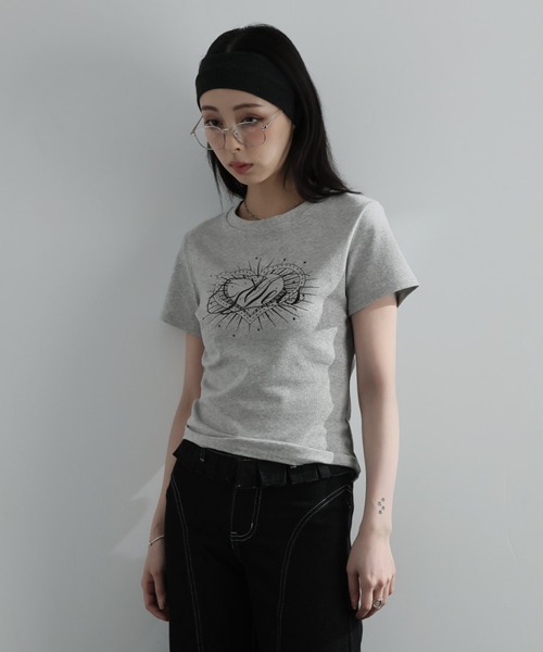 Ulysses(ユリシス)の「ハートプリントクルーネックTシャツ(Tシャツ/カットソー・レディース・グレー/ブラック・M/S)」の11枚目の写真