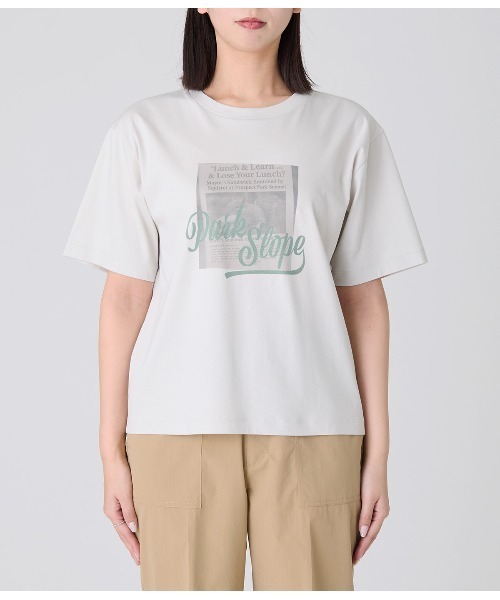 Park Slope NEWYORKER（パークスロープニューヨーカー）の「【滑らかな肌触り・着回し】NEWS PAPER グラフィックTシャツ（Tシャツ/カットソー・レディース・アイボリー・M/L）」の2枚目の写真