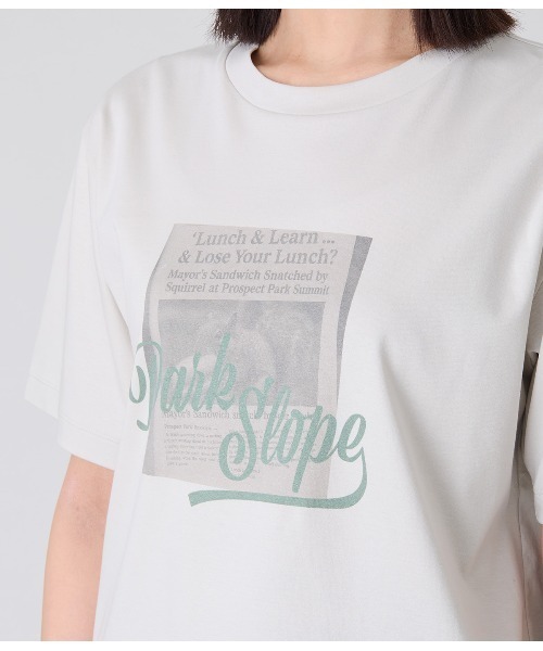 Park Slope NEWYORKER（パークスロープニューヨーカー）の「【滑らかな肌触り・着回し】NEWS PAPER グラフィックTシャツ（Tシャツ/カットソー・レディース・アイボリー・M/L）」の5枚目の写真