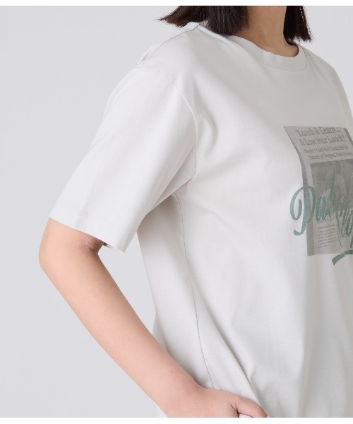 Park Slope NEWYORKER（パークスロープニューヨーカー）の「【滑らかな肌触り・着回し】NEWS PAPER グラフィックTシャツ（Tシャツ/カットソー・レディース・アイボリー・M/L）」の6枚目の写真