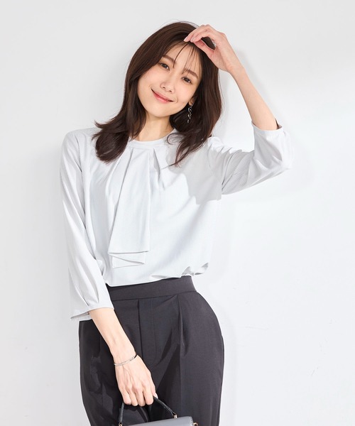 GALLORIA(ギャローリア)の「【吸汗速乾・マルチストレッチ】ラッフルブラウス(シャツ/ブラウス・レディース・ブルー/ライトブルー/ライトグレー・S/M/LL/L)」の2枚目の写真