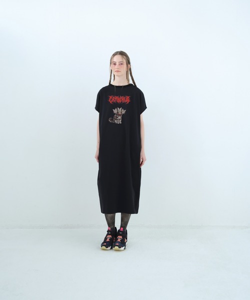 bedsidedrama(ベットサイドドラマ)の「BEDSIDEDRAMA/ベッドサイドドラマ/CATBERUS Dress Tee(Tシャツ/カットソー・レディース・ホワイト/ブラック/ピンク・2)」の2枚目の写真