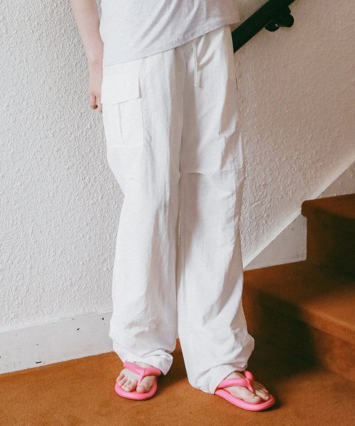 LOSSYROW(ロッシロー)の「String Cargo Sharing Jogger Pants white(スウェットパンツ・レディース・その他・FREE)」の2枚目の写真