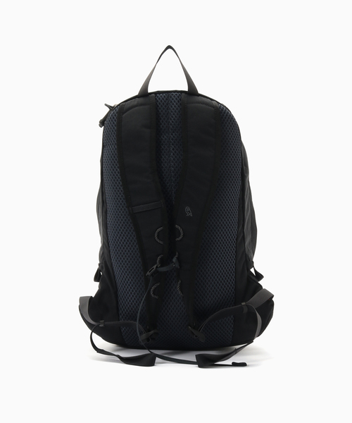 Bellroy(ベルロイ)の「BELLROY Lite Daypack(バックパック/リュック・メンズ・オレンジ/ブラック・FREE)」の4枚目の写真