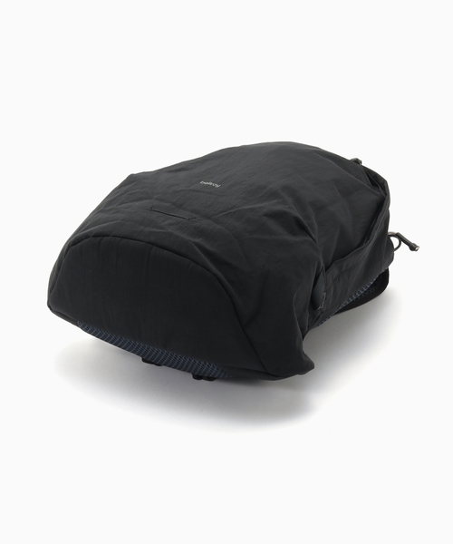 Bellroy(ベルロイ)の「BELLROY Lite Daypack(バックパック/リュック・メンズ・オレンジ/ブラック・FREE)」の5枚目の写真