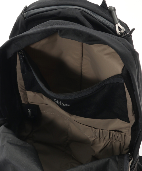 Bellroy(ベルロイ)の「BELLROY Lite Daypack(バックパック/リュック・メンズ・オレンジ/ブラック・FREE)」の8枚目の写真