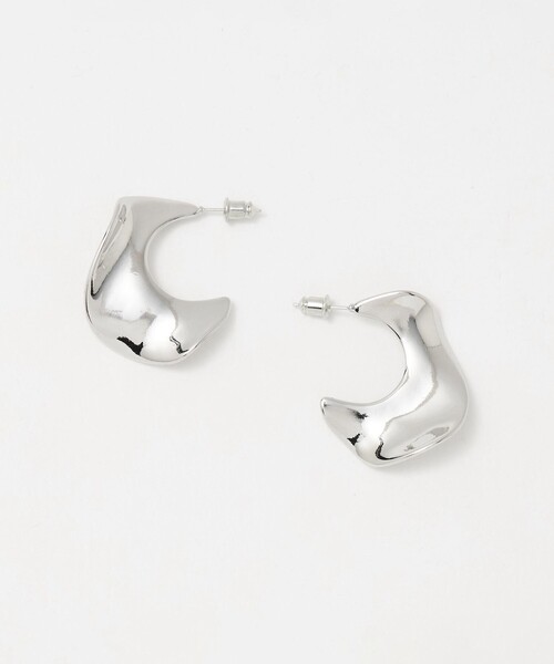 UNITED ARROWS(ユナイテッドアローズ)の「ウェイビー メタル ピアス(ピアス(両耳用)・レディース・シルバー/ゴールド・FREE)」の1枚目の写真