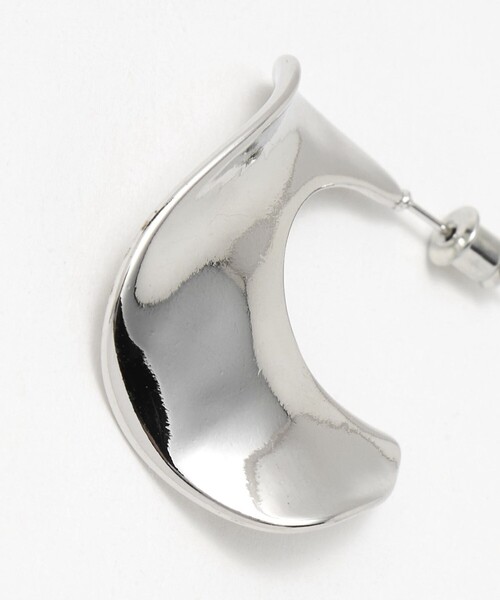 UNITED ARROWS(ユナイテッドアローズ)の「ウェイビー メタル ピアス(ピアス(両耳用)・レディース・シルバー/ゴールド・FREE)」の8枚目の写真