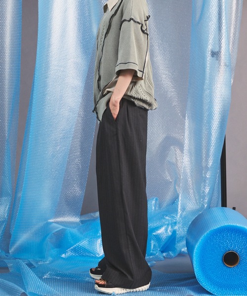 MAISON SPECIAL(メゾンスペシャル)の「《UNISEX》Airy Striped Gabardine Prime-Wide Two-tuck Pants/エアリーストライプギャバジンプライムワイドツータックパンツ【MAISON SPECIAL/メゾンスペシャル】■セットアップ対応■(スラックス・メンズ・チャコールグレー/グレイッシュベージュ/ブラック・2/1/0)」の13枚目の写真
