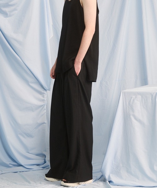 MAISON SPECIAL(メゾンスペシャル)の「《UNISEX》Airy Striped Gabardine Prime-Wide Two-tuck Pants/エアリーストライプギャバジンプライムワイドツータックパンツ【MAISON SPECIAL/メゾンスペシャル】■セットアップ対応■(スラックス・メンズ・チャコールグレー/グレイッシュベージュ/ブラック・2/1/0)」の19枚目の写真