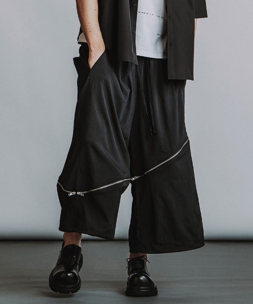 NO ID.(ノーアイディ)の「mp15080- 2WAYクロップドワイドPT パンツ(458006-493P)(その他パンツ・メンズ・ブラック/グレー/ブラック×グレー・1/2)」の5枚目の写真