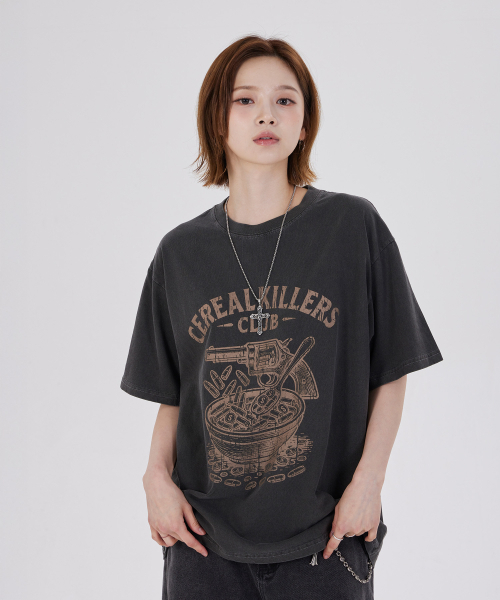 DYSFUNCT(ディスファンクト)の「CEREAL KILLERS PIGMENT T-SHIRT(CHARCOAL)(Tシャツ/カットソー・メンズ・その他・SMALL/MEDIUM/LARGE/X-LARGE)」の1枚目の写真