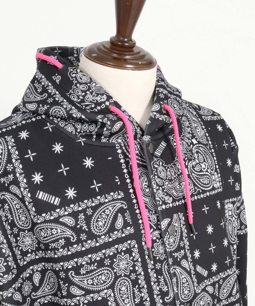 felkod(フィルコッド)の「mpa4149- Bandana Print Snap Front Scuba Hoodie スナップパーカー(F26A010)(パーカー・メンズ・ホワイト×ブラック/ブラック×ホワイト/ネイビー×ホワイト・S/M/L)」の11枚目の写真