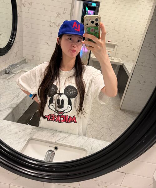 VTWO(ブイツー)の「ヴィンテージピグメントダメージウォッシング _ミッキー_ Tシャツ (ホワイト)(Tシャツ/カットソー・レディース・その他・LARGE/MEDIUM)」の2枚目の写真