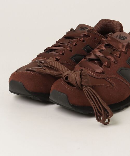 NEW BALANCE(ニューバランス)の「996 サテンシューレース スニーカー(スニーカー・レディース・ブラウン/ブラック/オフホワイト・22.0cm/22.5cm/23.0cm/23.5cm/24.0cm/24.5cm/25.0cm/25.5cm)」の9枚目の写真