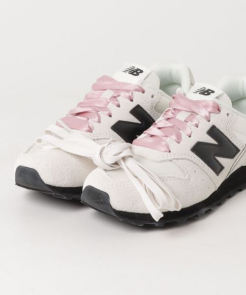 NEW BALANCE(ニューバランス)の「996 サテンシューレース スニーカー(スニーカー・レディース・ブラウン/ブラック/オフホワイト・22.0cm/22.5cm/23.0cm/23.5cm/24.0cm/24.5cm/25.0cm/25.5cm)」の10枚目の写真