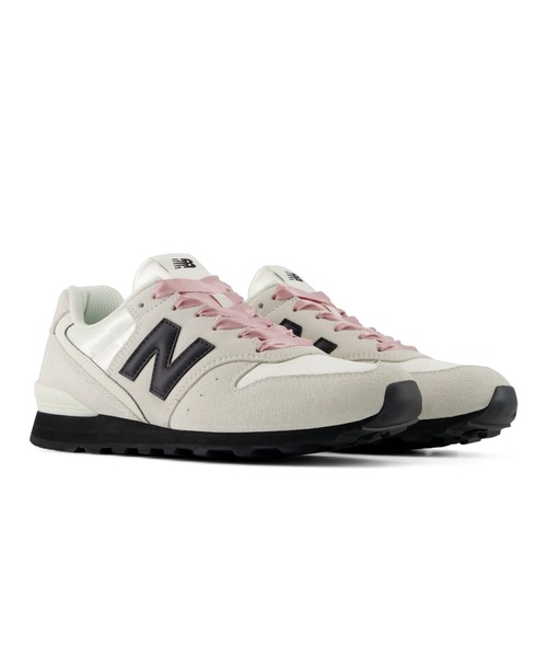 NEW BALANCE(ニューバランス)の「996 サテンシューレース スニーカー(スニーカー・レディース・ブラウン/ブラック/オフホワイト・22.0cm/22.5cm/23.0cm/23.5cm/24.0cm/24.5cm/25.0cm/25.5cm)」の4枚目の写真