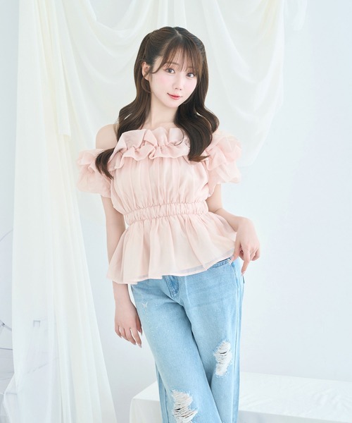 Rose Muse(ロゼミューズ)の「Sheer gather off shoulder tops(その他トップス・レディース・オフホワイト/ピンク・FREE)」の4枚目の写真