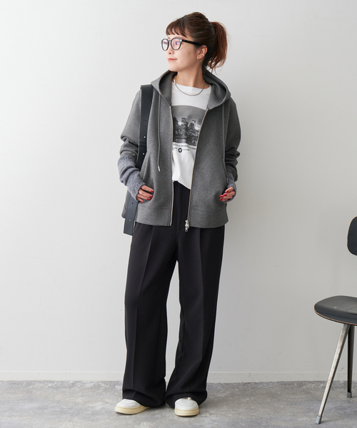 Spick & Span（スピックアンドスパン）の「《WEB限定カラー有り / 追加》ストレッチジップフードパーカー（パーカー・レディース・チャコールグレー/ホワイト系その他/ブラウン・FREE）」の4枚目の写真